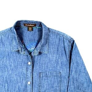 Tommy Bahama Button Up Women M Blue Chambray Parrot Paradise